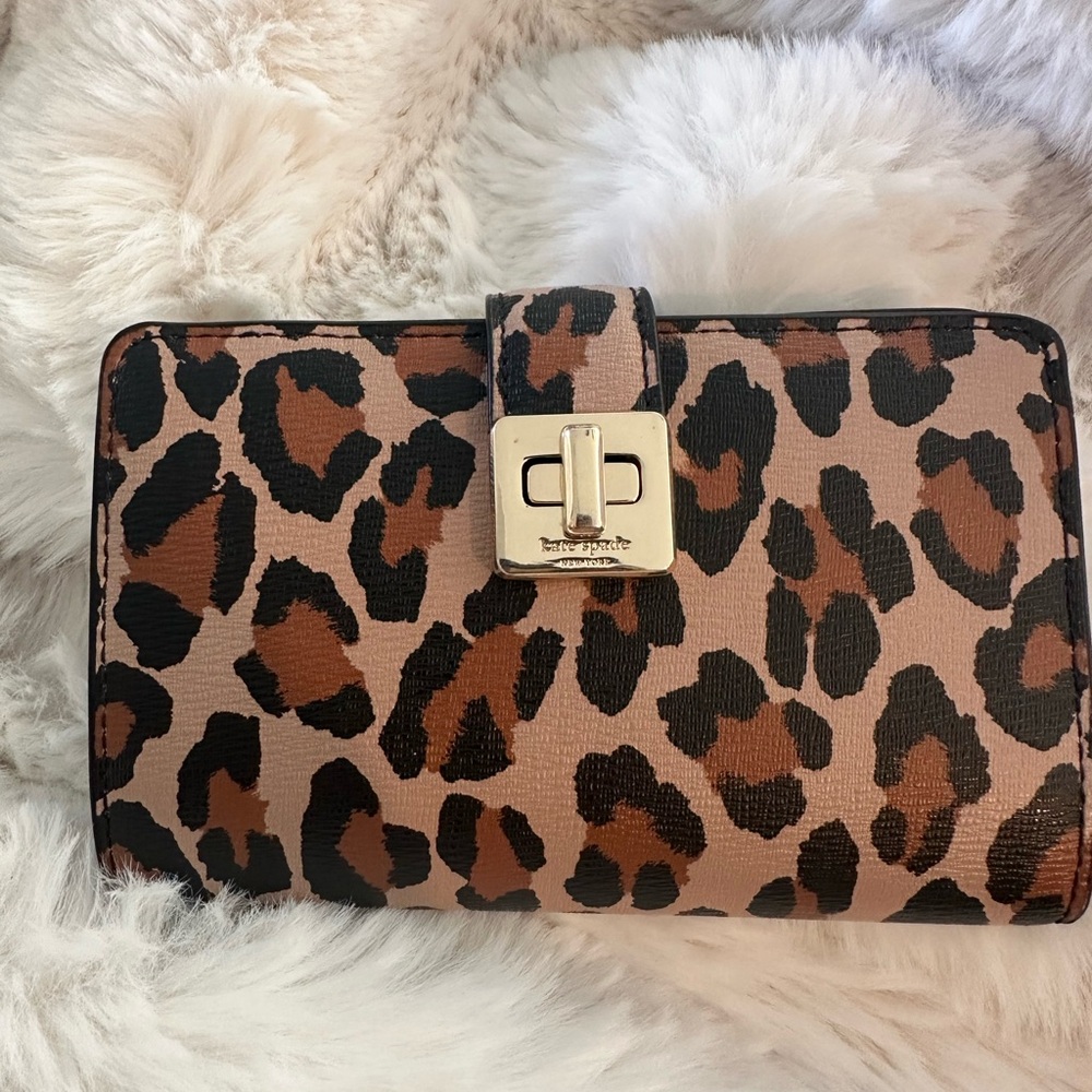 Kate Spade Phoebe Turnlock Medium Wallet KH815 200 in brown leopard